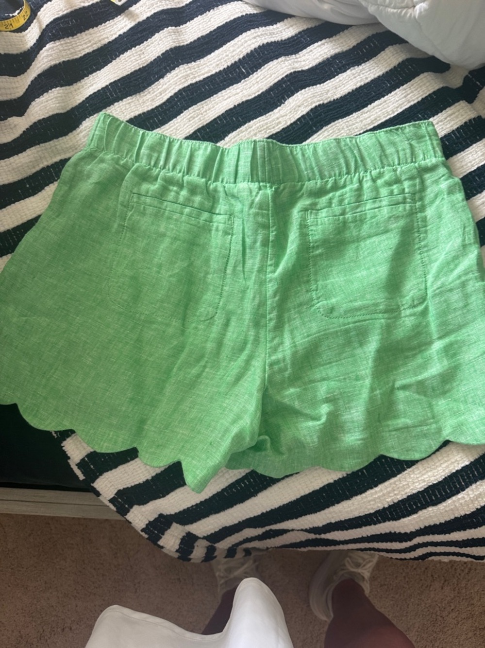 Lilly Pulitzer Bright Green linen Scallop-Hem High Waist Shorts - Picture 3 of 3